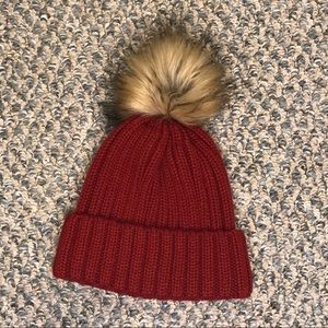 Hat with faux fur Pom-Pom